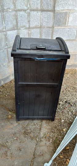 Suncast outdoor garbage can