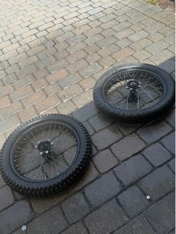 Surron ultra bee wheelset (can be sold by 1 tire if you want)