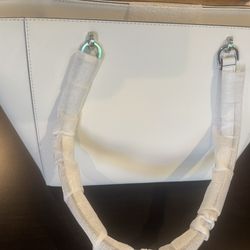 Michael Kors White Leather Tote Bag with Sleek Design
