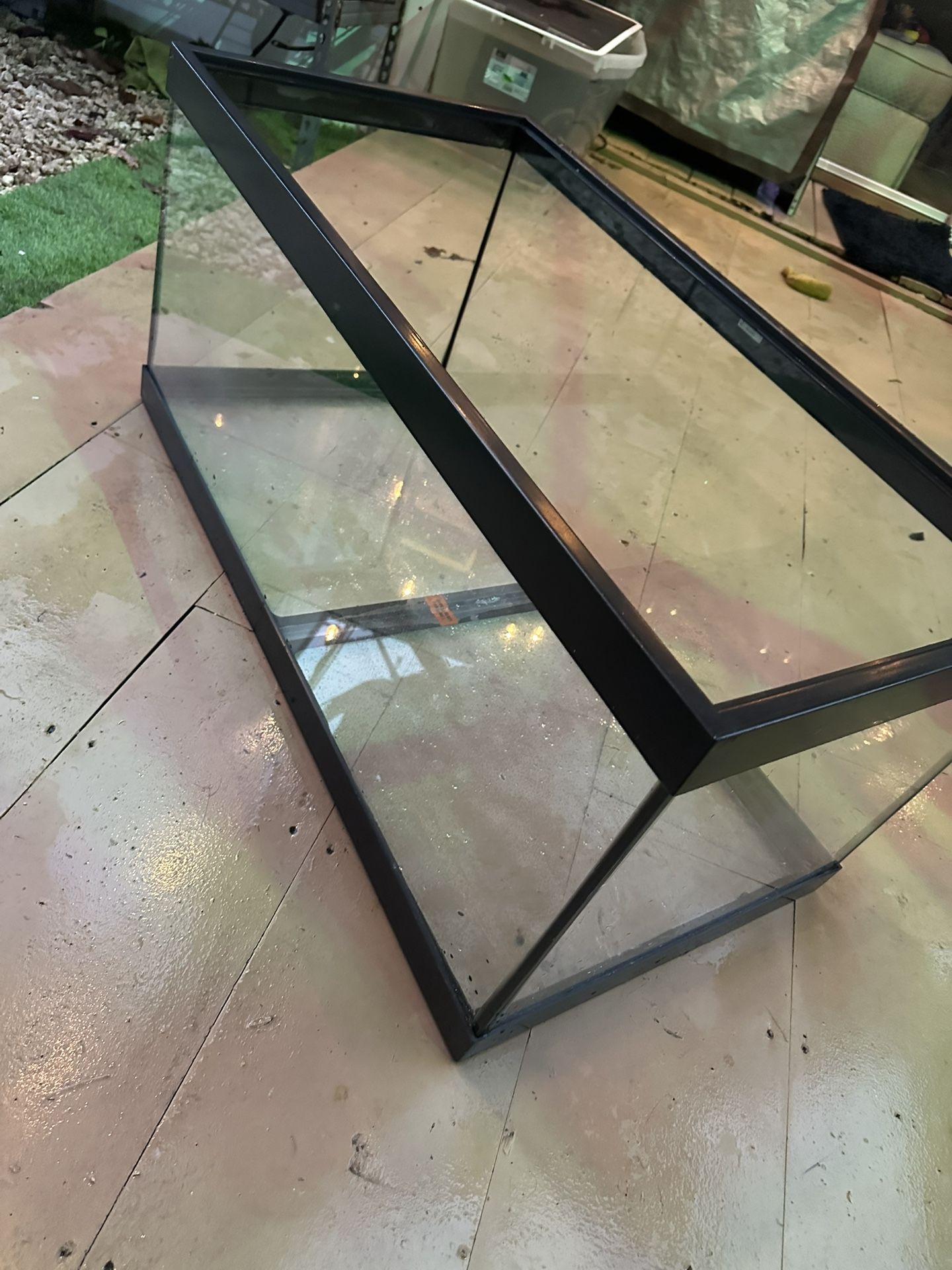 60 gallon tank, no lid, just the tank