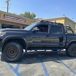 RIMS AND TIRES PACKAGE WITH LEVELING KIT 17” 6X139.7 AND TIRES LT 285/70/17