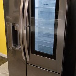 Grey LG side/side Refrigerator with warranty delivery available fee depends on address 🏠🚛🛣️