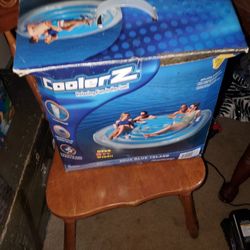 Cooler Z Giant 8ft Flotation  Only Used Once 
