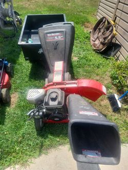5.5 horsepower wood chipper shredder runs great