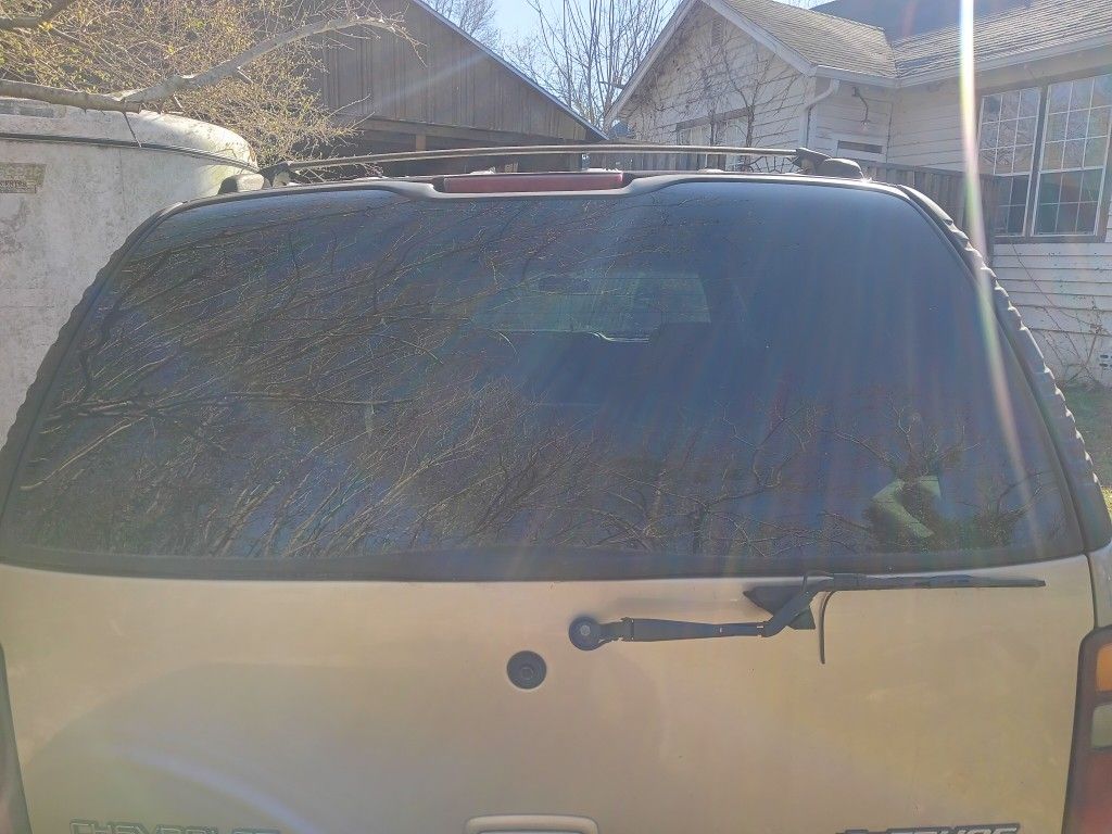 Liftgate Glass For A 2000 Chevy Tahoe