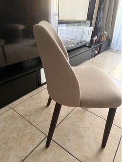 Dining Chairs. Set of 4. / Sillas de Comedor. Set de 4