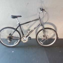BICYCLE GIANT 21 SPEED SIZE 26 BRAND NEW 