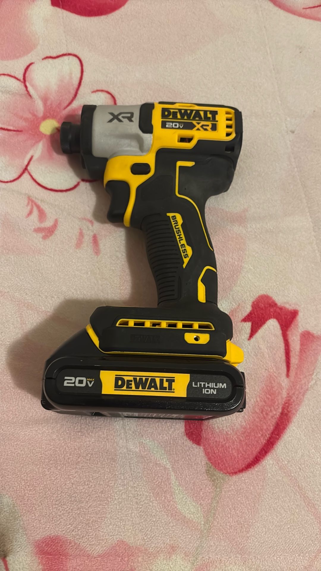 DE WALT 20 V IMPACTO XR 2.0