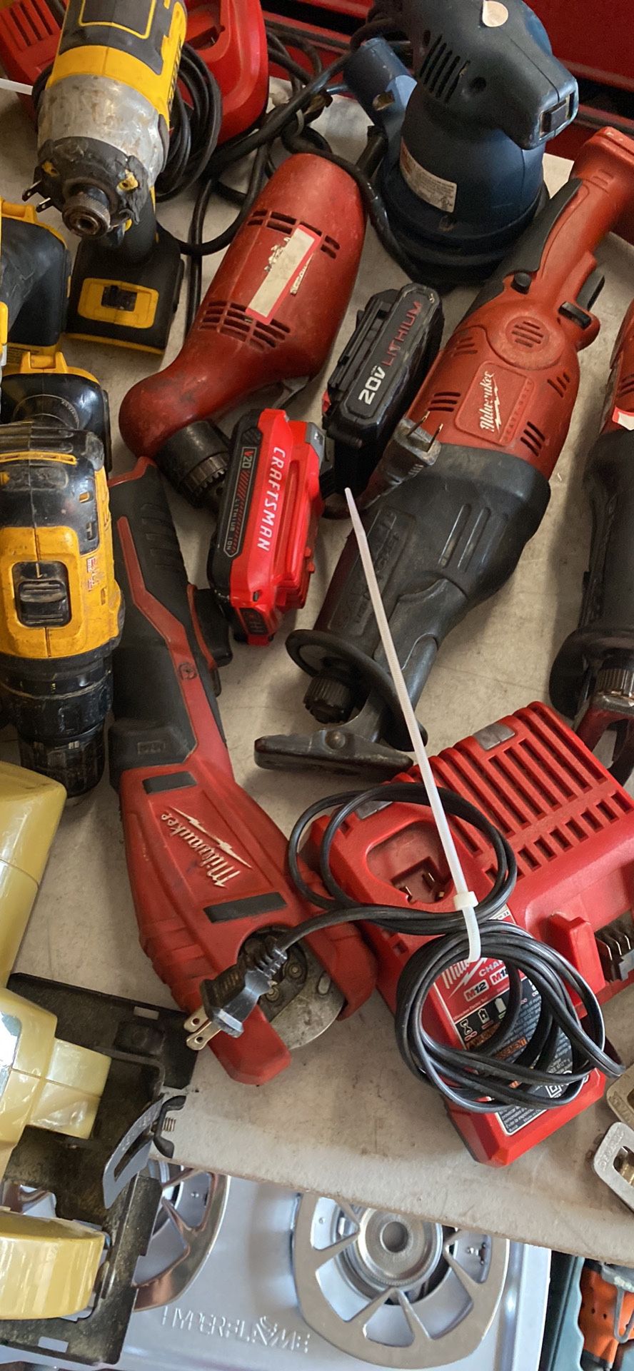 Used tool in good condition, everything works well. Dewalt, Milwaukee, Black & Decker, Makita, KOBALT, craftsman, RIDGID. chargers . Coleman. 42 t