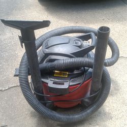 Craftsman 6 Gallon Wet And Dry Vacuum.