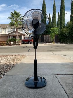 Amazon Basics Pedestal Fan