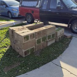 FREE Cinder Blocks In Van Nuys