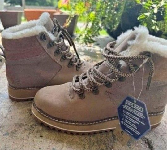 New Toms Waterproof Taupe Gray Boots Women's Size 6