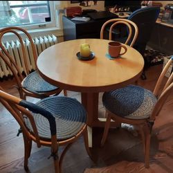 Breakfast table 