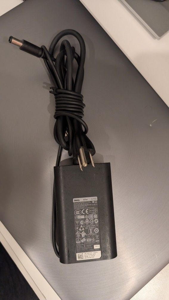 Dell Laptop AC Adapter 65w.
