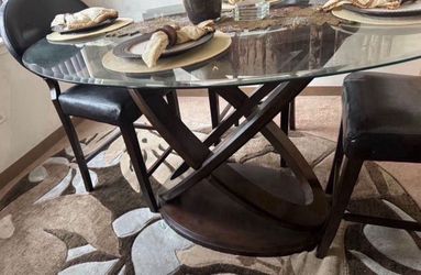 Circle Dinning Room  Table/ Temperate Glass  (Good Condition) PICKED UP (Read Description