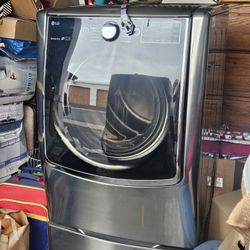 
LG Front Load Washer & Dryer Set – Like New! – 