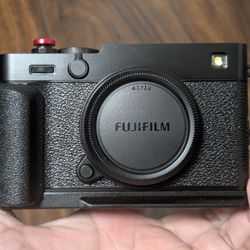 Black Fujifilm X-E5 Camera Body in Like New Condition with Extras
