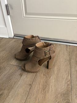 NICE BROWN/TAN HEELS (SIZE 10)