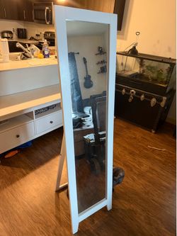 Stand up/lean to mirror