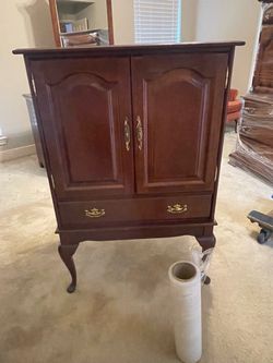 Dresser and tv cabinet matching 2 piece