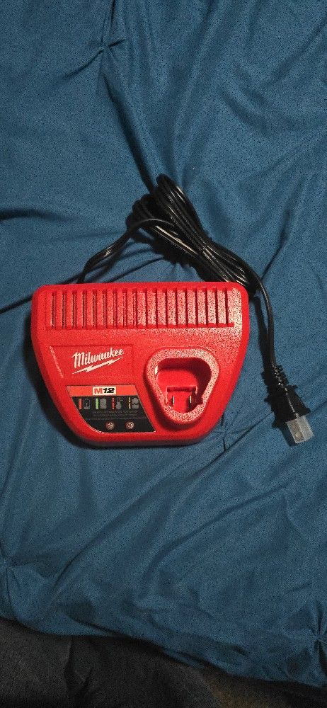 Milwaukee M12 charger 