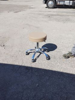Stole for machic and work easily