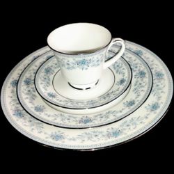 Noritaki Fine China Blue Hill Pattern *Vintage * 8 settings, 3 serving pieces. 🏷️💲Just Reduced 💵