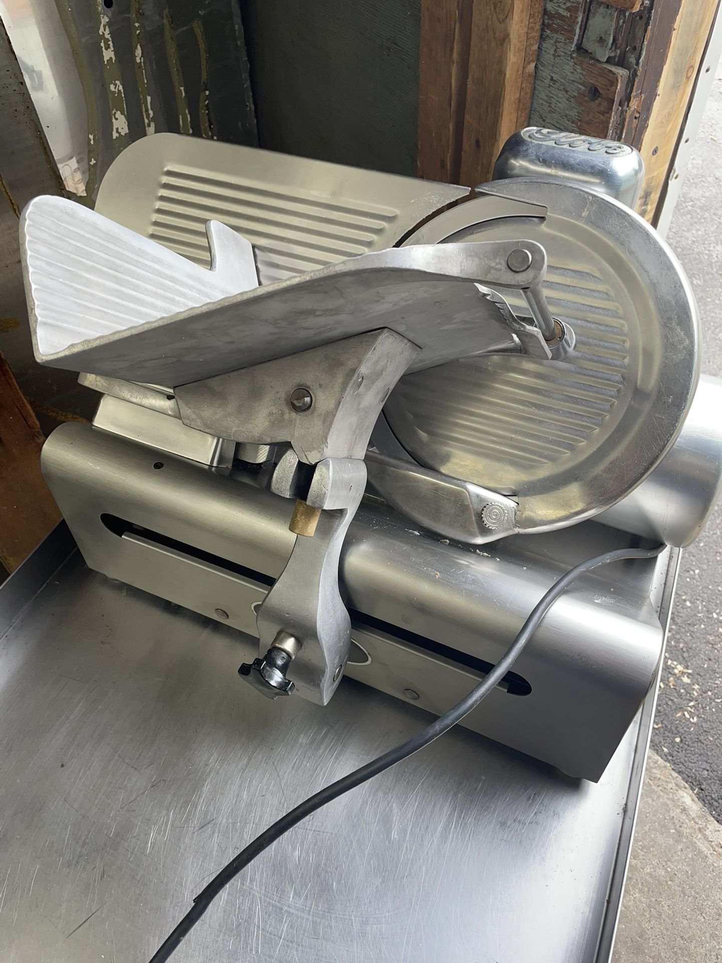 Deli slicer