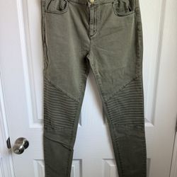 Tinseltown Olive green skinny jeans  Size : 9 
