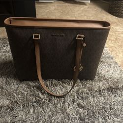 Micheal Kors Purse