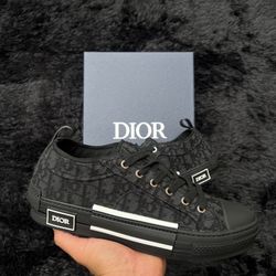 Dior B23