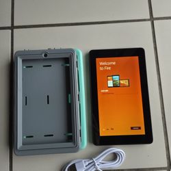 Good Working Amazon Fire 7 Tablet Micro SD Expansion Slot USB Charging Cable And Silicon Case