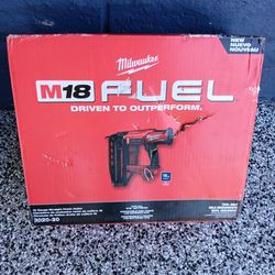 FINISH NAIL GUN 16GA MILWAUKEE TOOL ONLY