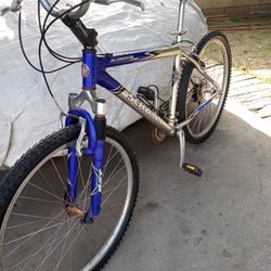 SCHWINN Aluminum Mountain Bike 