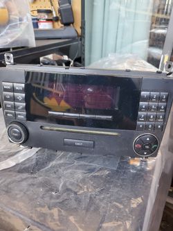 Mercedes Benz Factory stereo original asking price a $100