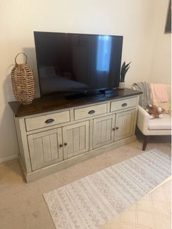 Cabinet/hutch