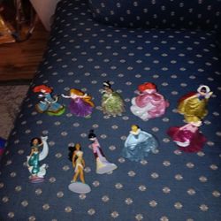 Lot of 10 Disney princess figures or cake topper