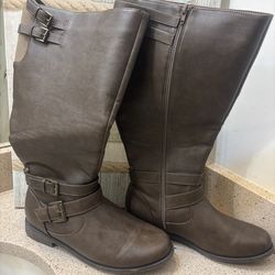 Hally Buckle Women Size 11 Boos  featuring a knee-high design with buckled strap details.  Excellent Condition. Clean, well cared for, lots of life le