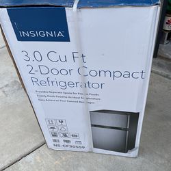 Refrigerator 3.0 Cu Ft 2 Door Compact
