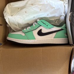 Air Jordan’s 1 Low Flyease 