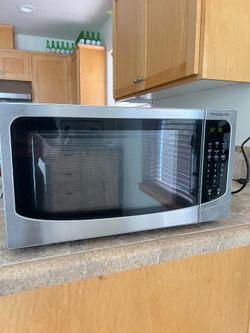 🍽️ Frigidaire 1.4 Cu. Ft. Countertop Microwave – Model FFCM1430LS