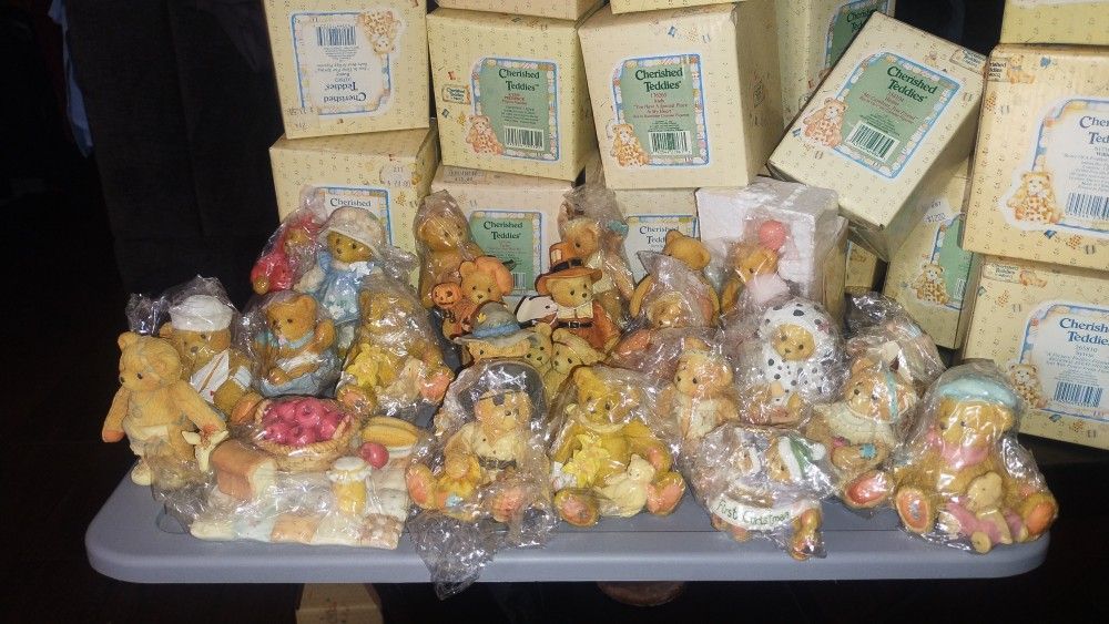 25 Cherished Teddies Figurins