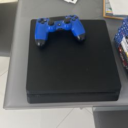 PS4 SLIM LIKE BRAND NEW 1 TB