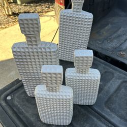 4 Vases