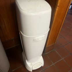 Diaper genie 