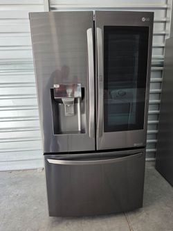 NICE LG BLACK STAINLESS STEEL FRIDGE