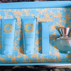  Perfume ‘ Versace 