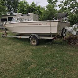 Vendo Bote Con Traila . Los Dos Con Su Titulo,para Restaurarlo. El Motor No Sirve . Precio Negociable 