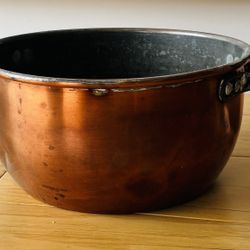 Vintage Copper Pot w/ 2 Side Handles, 8” Diameter, 4” Deep.Stamped “Triangeler 20”.
